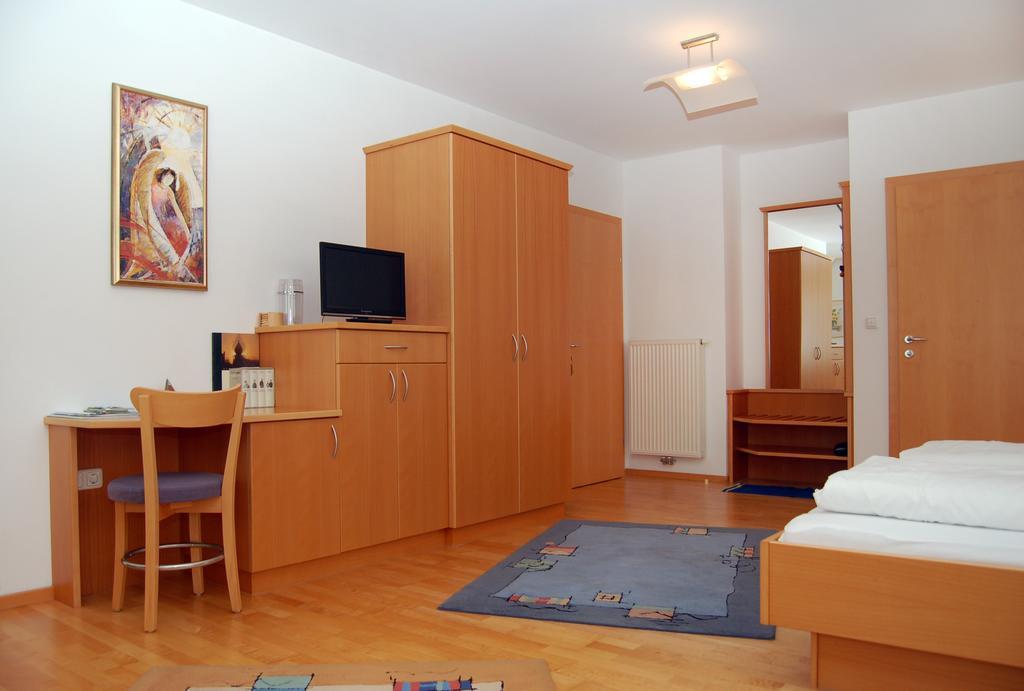 Pension Zur Post Apartman Bad Blumau Szoba fotó